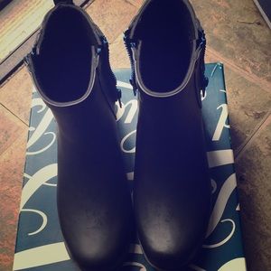 Short Lucky Rainboots